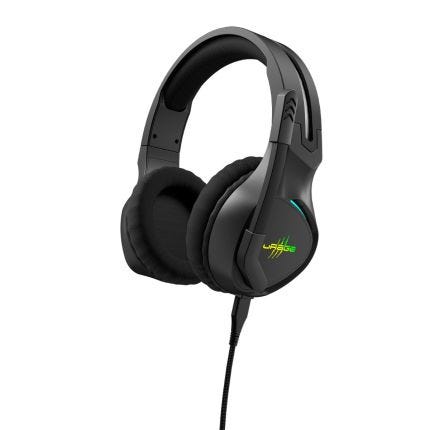 Schräge Seitenansicht des uRage SoundZ 410 Gaming-Headsets. Das uRage-Logo auf der Ohrmuschel leuchtet in Gelb-Grün, ergänzt durch einen blauen LED-Streifen. Das Design wirkt robust und modern.